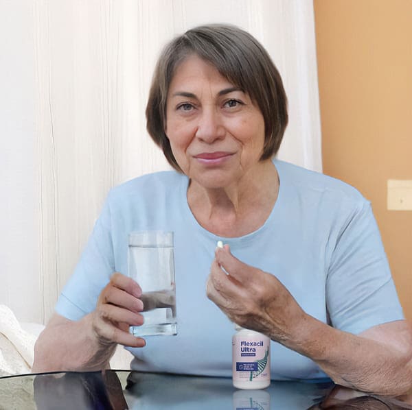 Mujer sufriendo de dolor de rodilla al levantarse